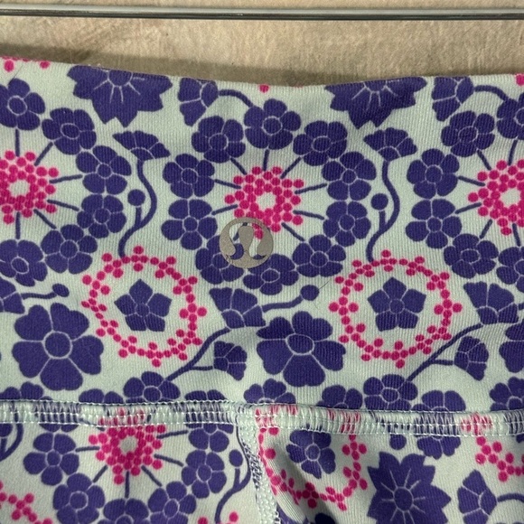 LULULEMON Wunder Under CropTwiggy Printed Power Purple Aquamarine Floral Sz 6 - Picture 10 of 12